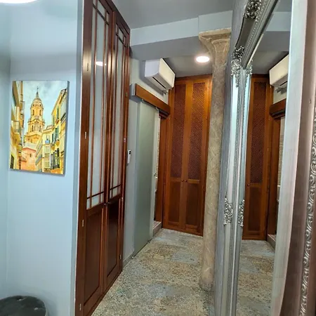 Alma De 2br With Art History & Comfort In The Heart Of The マラガ
