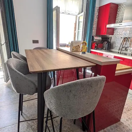 Апартаменты Alma De 2br With Art History & Comfort In The Heart Of The